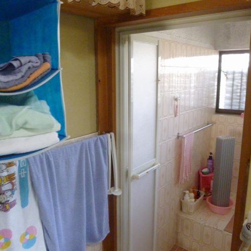 浴室ドアも新しくなり、使い勝手も今までと同じで
使用していただけます。