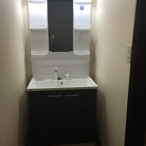 今回は扉を汚れが目立たない
グレーの物にしました。

ライトがLEDで扉がグレーなので
とてもかっこよくなりました！