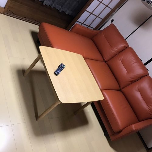 幅広タイプのフローリングは部屋が広く感じます。
また襖も洋風の柄でとてもお洒落になりました。