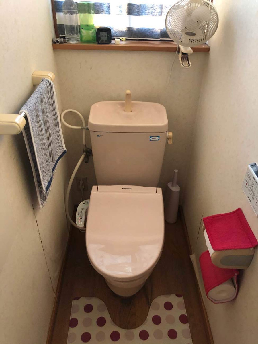 半田市のトイレリフォーム お掃除しやすいトイレとカビなどの汚れがつきにくい壁紙 施工事例 エネチタ 大府市 東海市 半田市の水廻りリフォーム 増改築専門店